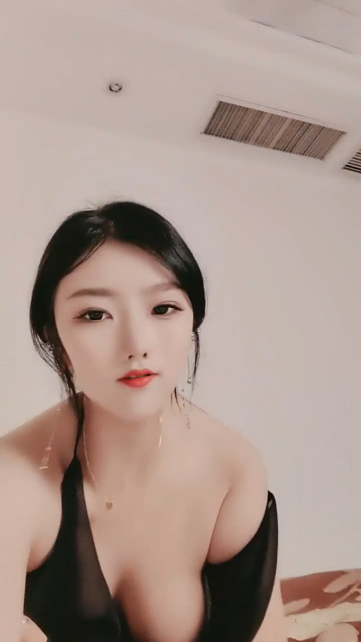 车模下海网红美女！极度淫骚激情操逼！翘起美臀求操，后入撞击，骑乘位猛怼，娇喘呻吟骚话不断