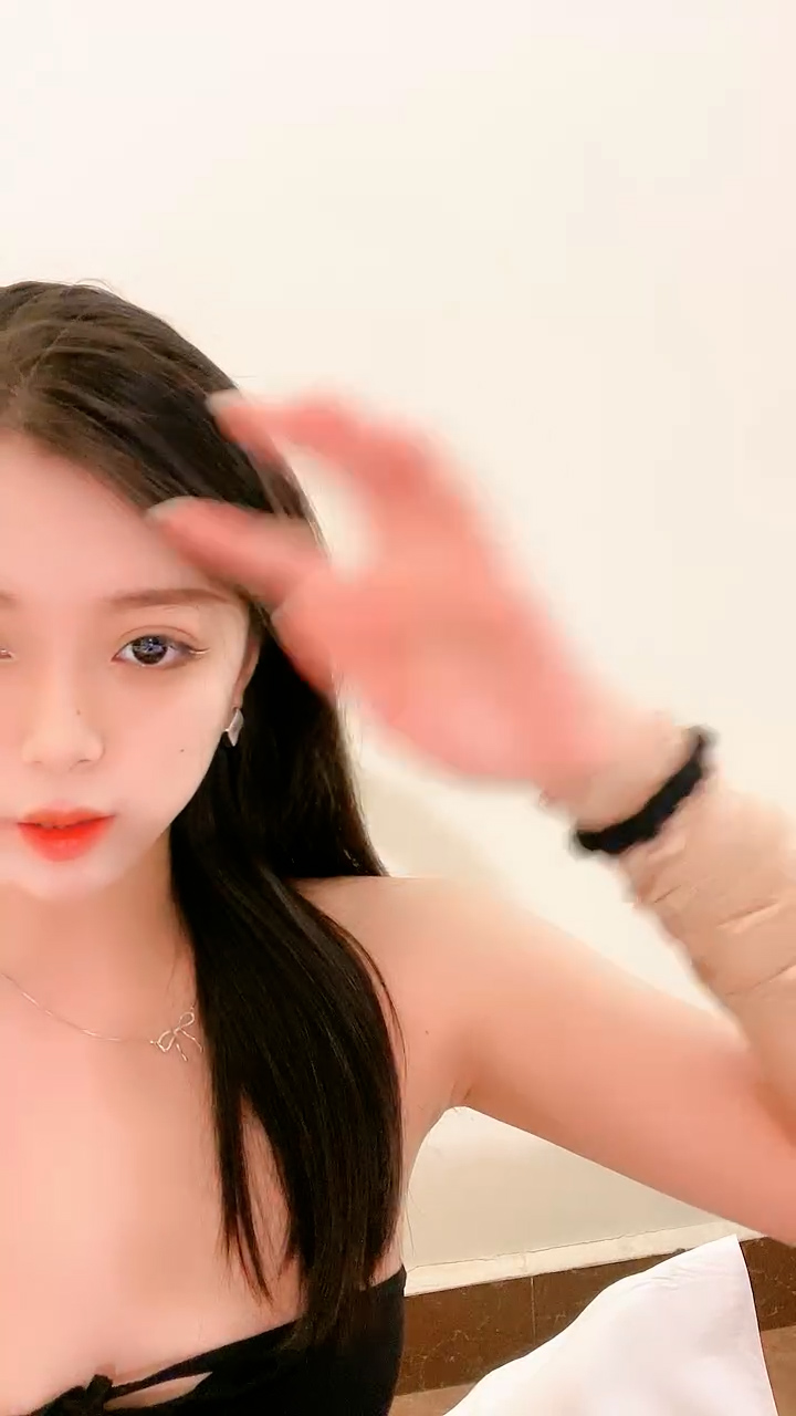 极品尤物车模下海！再床上超级骚！主动骑乘位猛坐，第一视角正入，美女体力真不错