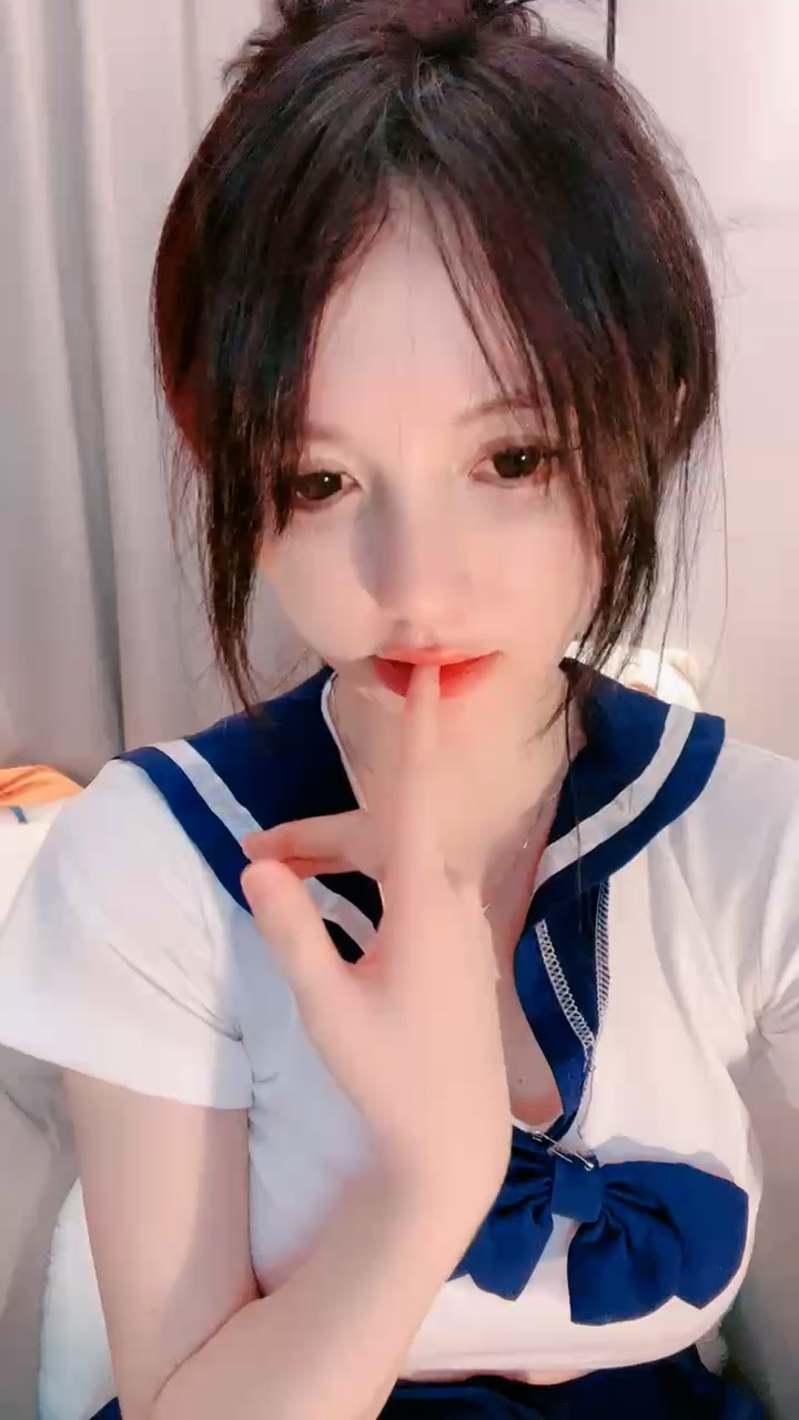 爆乳肥穴网红女神！学生护士情趣装！扭腰摆臀诱惑，白丝大长腿，大黑牛震动干净美穴